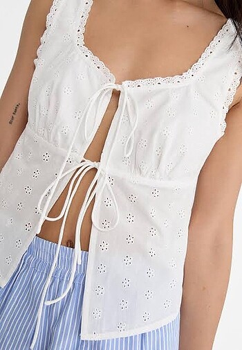 m Beden Stradivarius bağcıklı işlemeli bluz