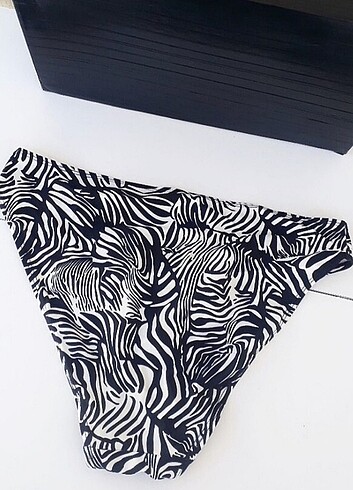 42 Beden Charles Vögele Marka Mükemmel Zebra Desenli Bikini Altı 