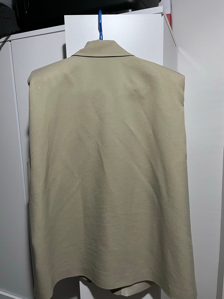 Düğmeli Bej Kolsuz Kadın Blazer Ceket - Görsel 3