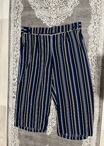 Kadın Lacivert Çizgili Kısa Kumaş Pantolon - Görsel 2