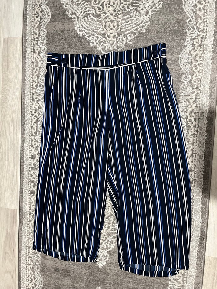 Kadın Lacivert Çizgili Kısa Kumaş Pantolon - Görsel 2
