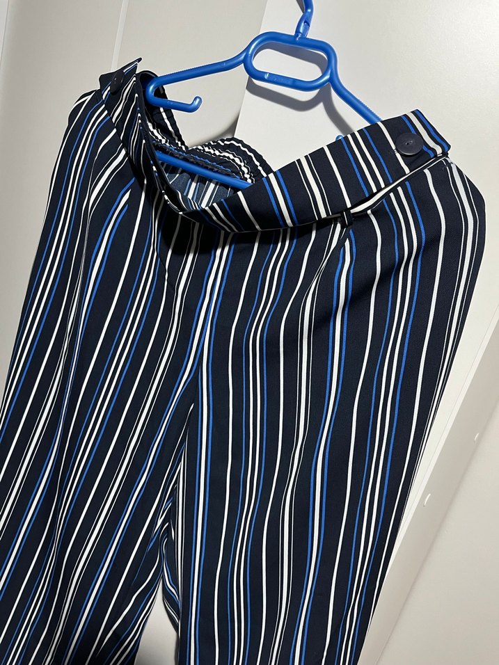 Kadın Lacivert Çizgili Kısa Kumaş Pantolon - Görsel 3