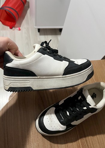 Pull & Bear Kalın Tabanlı Beyaz Spor Ayakkabı - Görsel 3