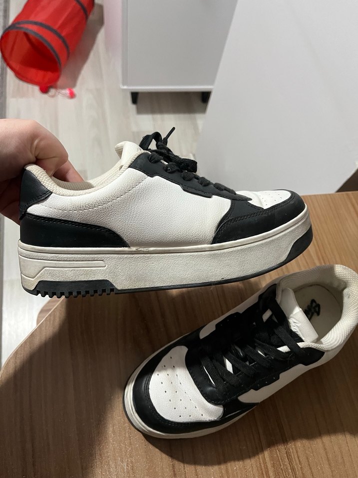 Pull & Bear Kalın Tabanlı Beyaz Spor Ayakkabı - Görsel 3