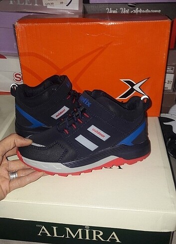 33 Beden Kinetix Outdoor Erkek Çocuk Spor Yarım Bot