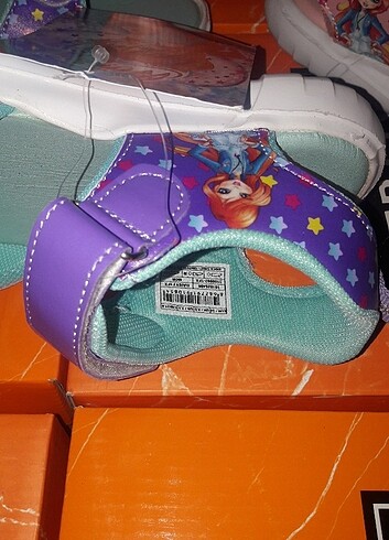 33 Beden Winx Daisy Kız Çocuk Sandalet