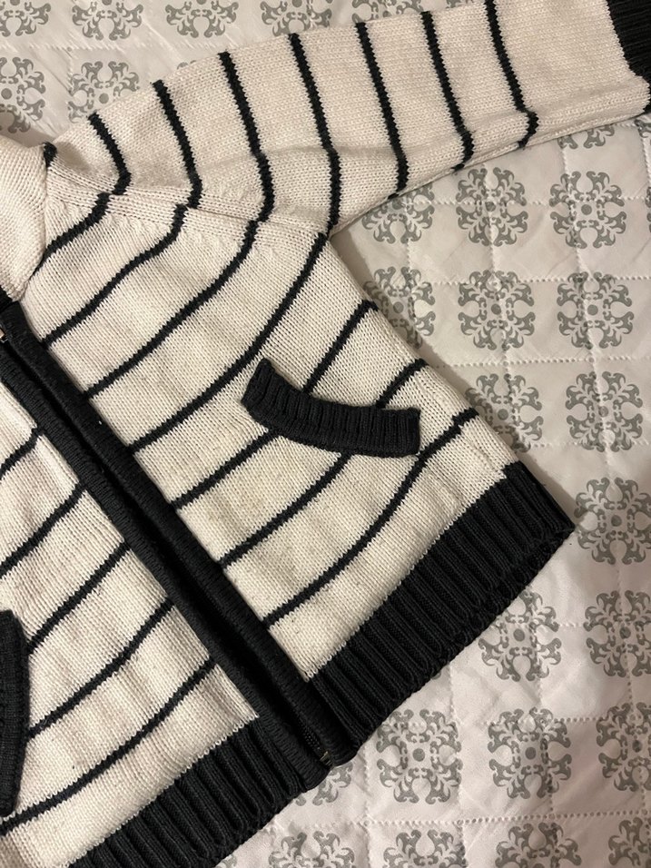 Erkek Çocuk Kapüşonlu Örgü Hırka - Görsel 2