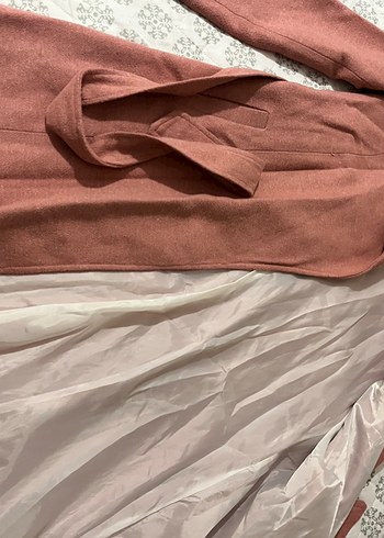 Uzun, kemerli keten kadın kaban - Görsel 5