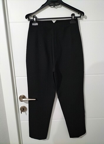 36 Beden siyah Renk Zara pantolon.