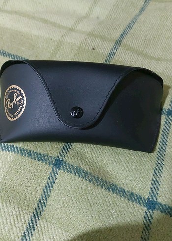 Ray Ban Ray-Ban Siyah Kemerli Kadın Gözlük Kabı