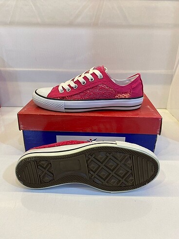 Converse Pembe dantel converse