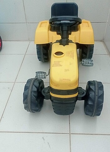 Oyuncak traktör