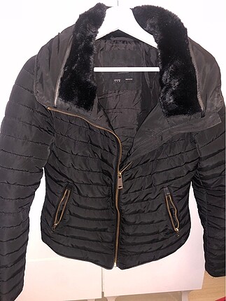 Zara Mont
