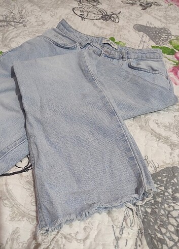 26 Beden Tertemiz bir kot pantalon 1 kere giyebildim beden konusunda zorl