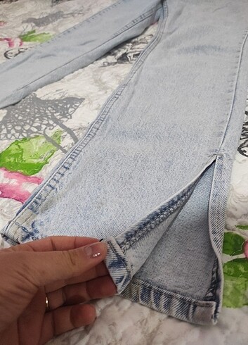 27 Beden yırtmac detaylı kot pantalon