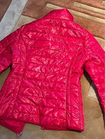 xl Beden Moncler kırmızı mont