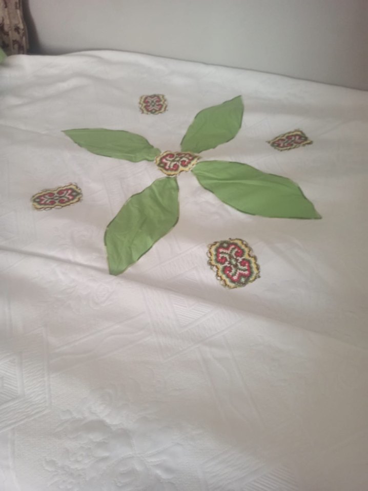 Yeşil Nakışlı El Emeği Yatak Örtüsü Takımı - Görsel 3