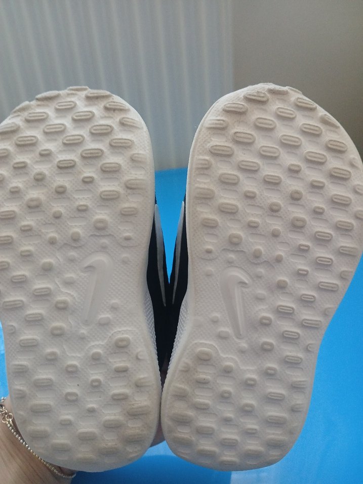 Nike Erkek Çocuk Siyah Gri Spor Ayakkabı - Görsel 2