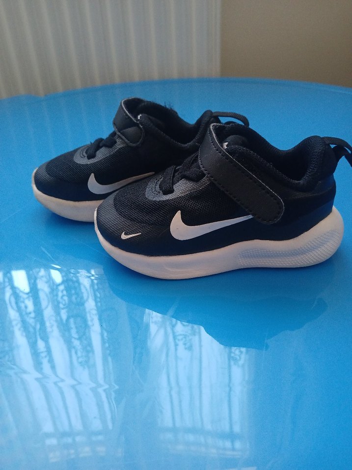 Nike Erkek Çocuk Siyah Gri Spor Ayakkabı - Görsel 4