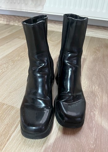 Zara Bershka rugan topuklu bot