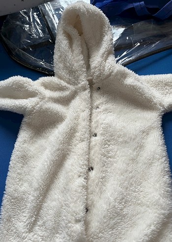 Beyaz Kapüşonlu Bebek Tulumu - Görsel 2