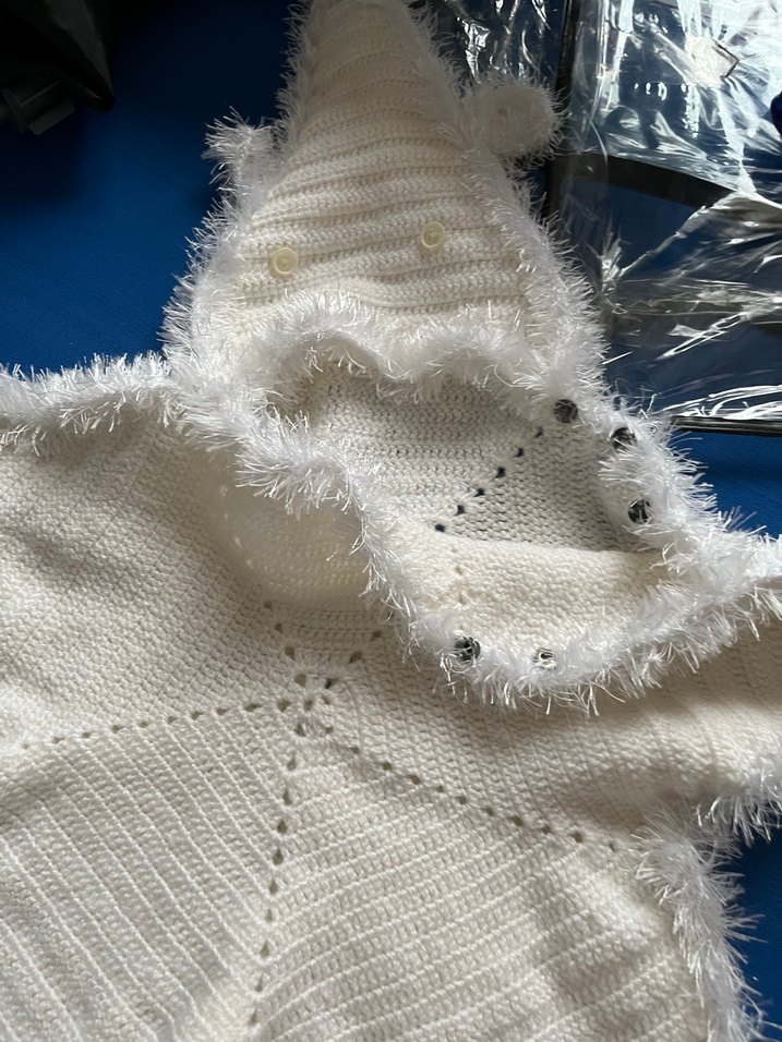 Beyaz Kapüşonlu Bebek Tulumu - Görsel 5