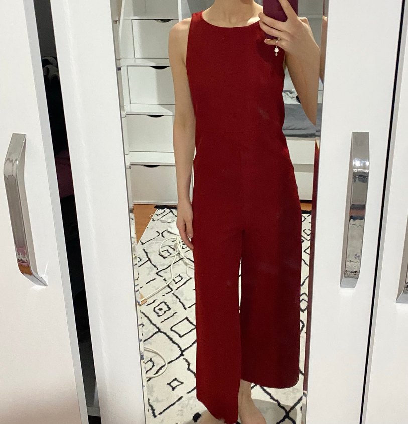 Kırmızı tulum - Görsel 2