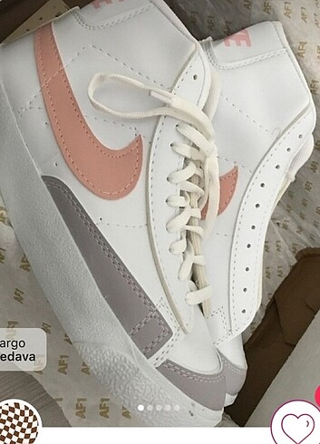Nike pembe