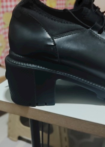 Siyah Tokalı Kadın Kauçuk Topuklu Bot - Görsel 3