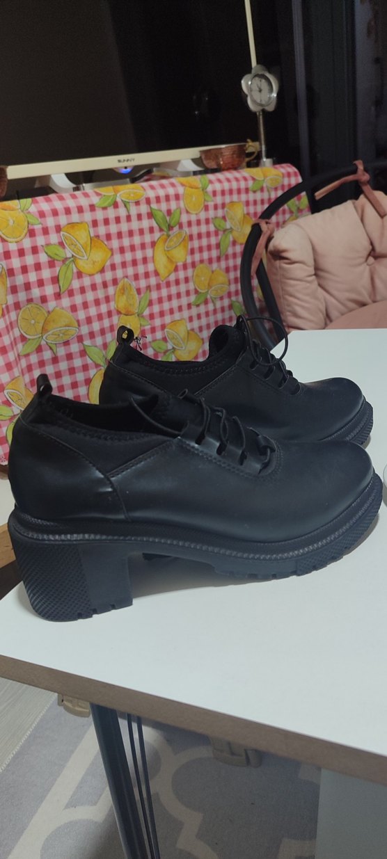 Siyah Tokalı Kadın Kauçuk Topuklu Bot - Görsel 2