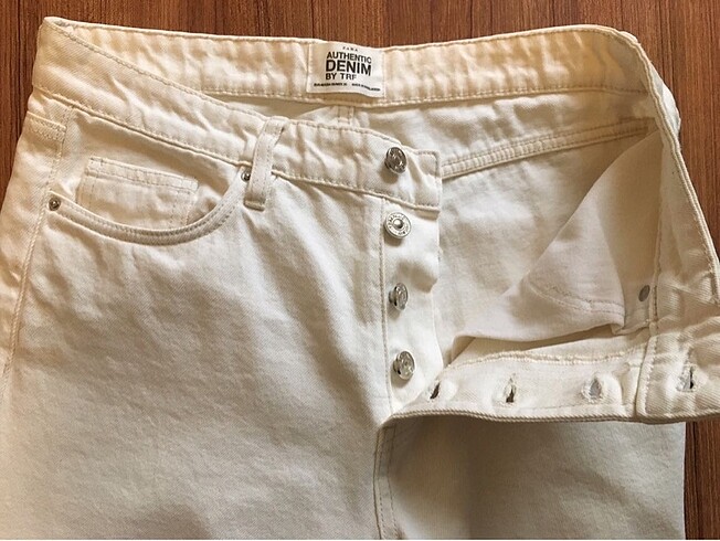 40 Beden beyaz Renk Zara krem rengi jean