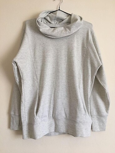 Tchibo kırık beyaz boğazlı sweatshirt.