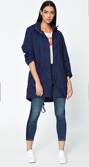 Levis kapüşonlu rüzgarlık-parka.