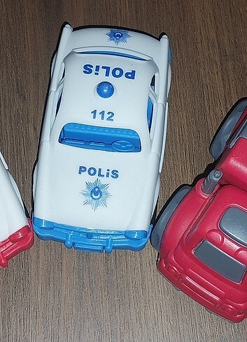 Ambulans itfaiye ve polis arabasi