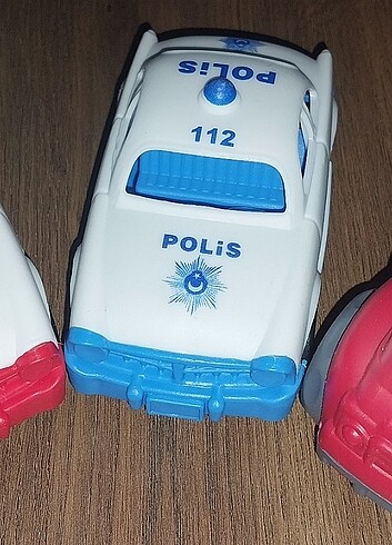  Ambulans itfaiye ve polis arabasi
