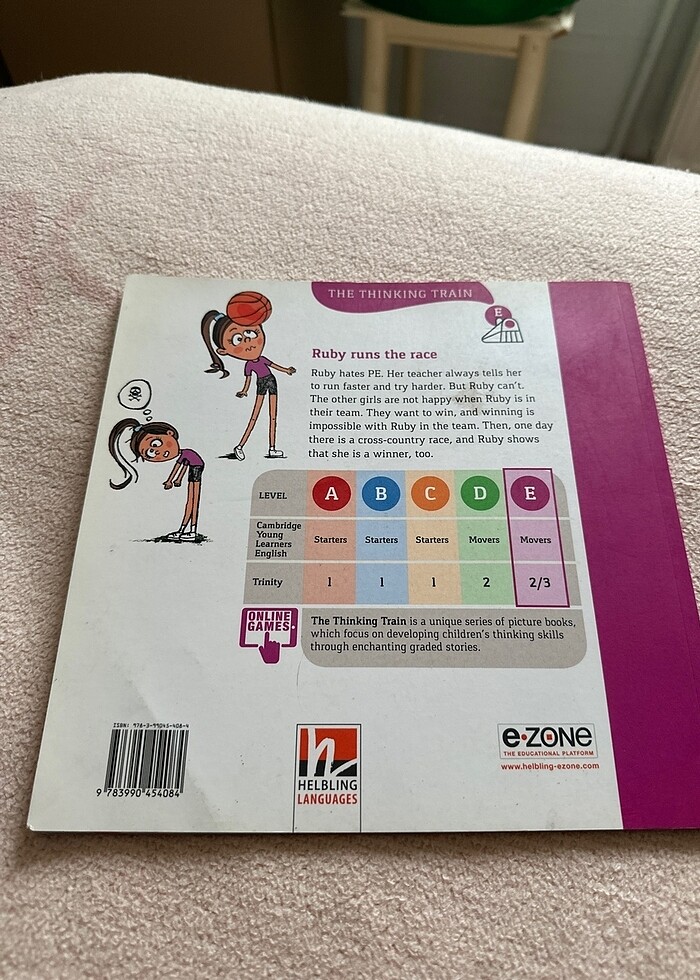 Ruby runs the race 4. Sınıf hikaye kitabı İngilizce - Görsel 3