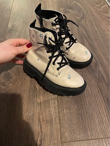Zara 28 numara fermuarlı bot