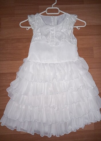 Firfirli beyaz elbise