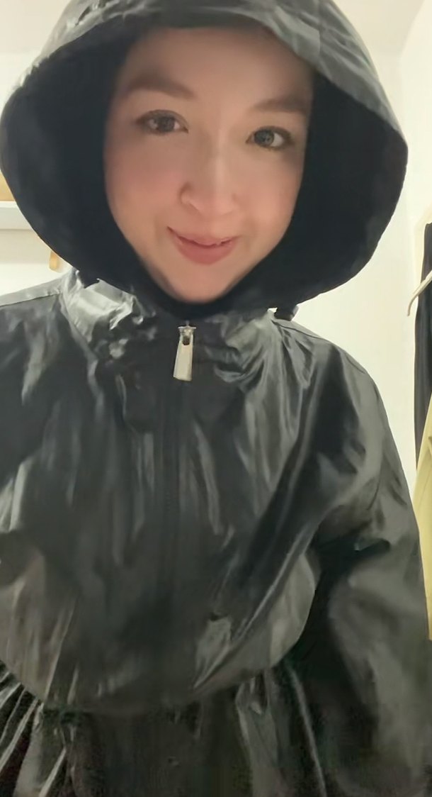 Kadın Siyah Yağmurluk - Görsel 2