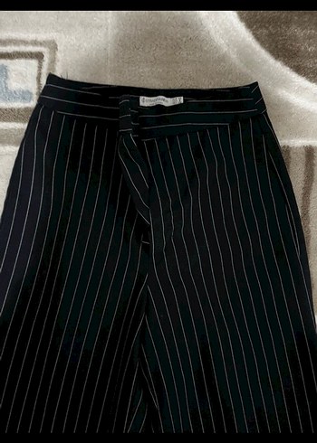 Stradivarius Kadın Lacivert Çizgili Pilili Kumaş Pantolon - Görsel 2