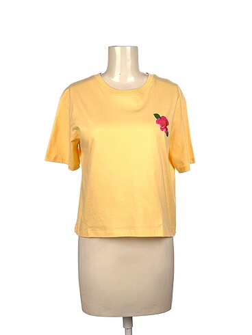 Mango T-shirt %70 İndirimli.