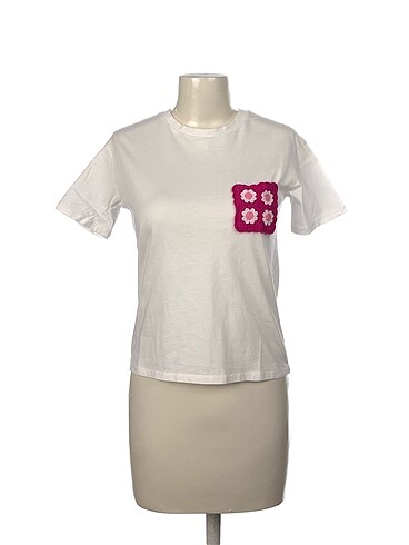 Mango T-shirt %70 İndirimli.