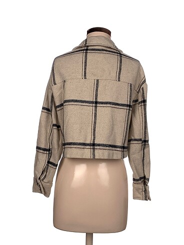 s Beden Pull and Bear Gömlek %70 İndirimli.