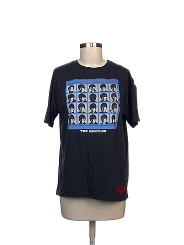 Pull and Bear T-shirt %70 İndirimli.