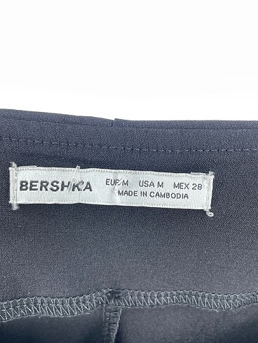 m Beden siyah Renk Bershka Kısa Elbise %70 İndirimli.