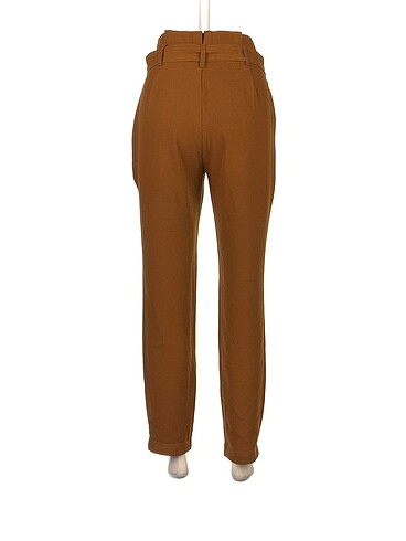 34 Beden Stradivarius Kumaş Pantolon %70 İndirimli.