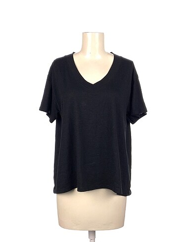 Pull and Bear T-shirt %70 İndirimli.