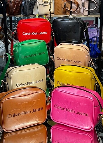 Calvin Klein Çanta boyutu 25*20