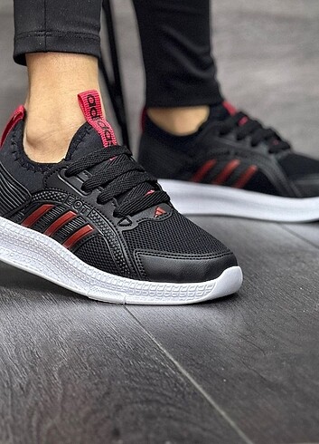 Adidas Çocuk spor ayakkabı