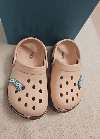 Crocs London Pupil marka Crocs terlik